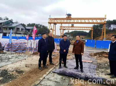 浠水县县委书记黄强胤一行视察曹畈大桥项目建设情况